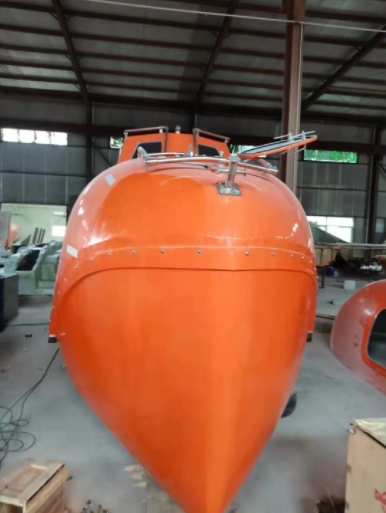 frp-enclosed-free-fall-lifeboat2.jpg