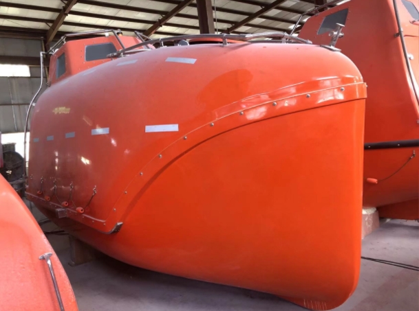 frp-enclosed-free-fall-lifeboat3.jpg