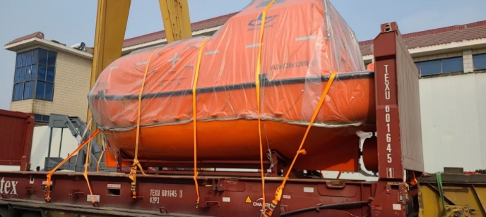 frp-totally-full-enclosed-lifeboat1.jpg