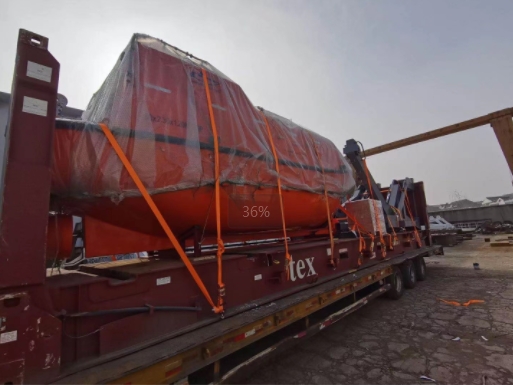 frp-totally-full-enclosed-lifeboat4.jpg